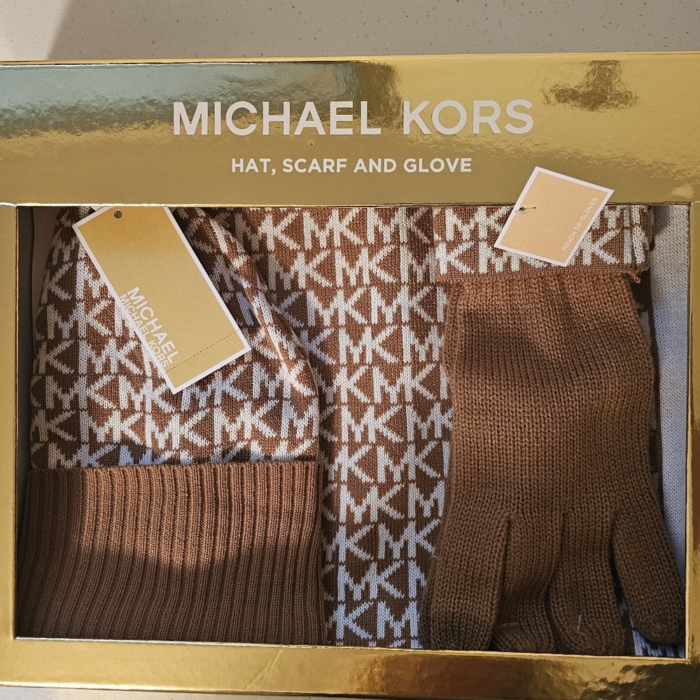 Michael Kors Ladies 3 piece Tan and White Hat, Scarf, and Glove Set